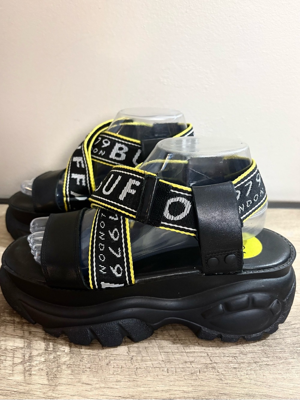 Women's BUFFALO LONDON Black Yellow White BO PLATFORM Chunky SPORT SANDALS  39